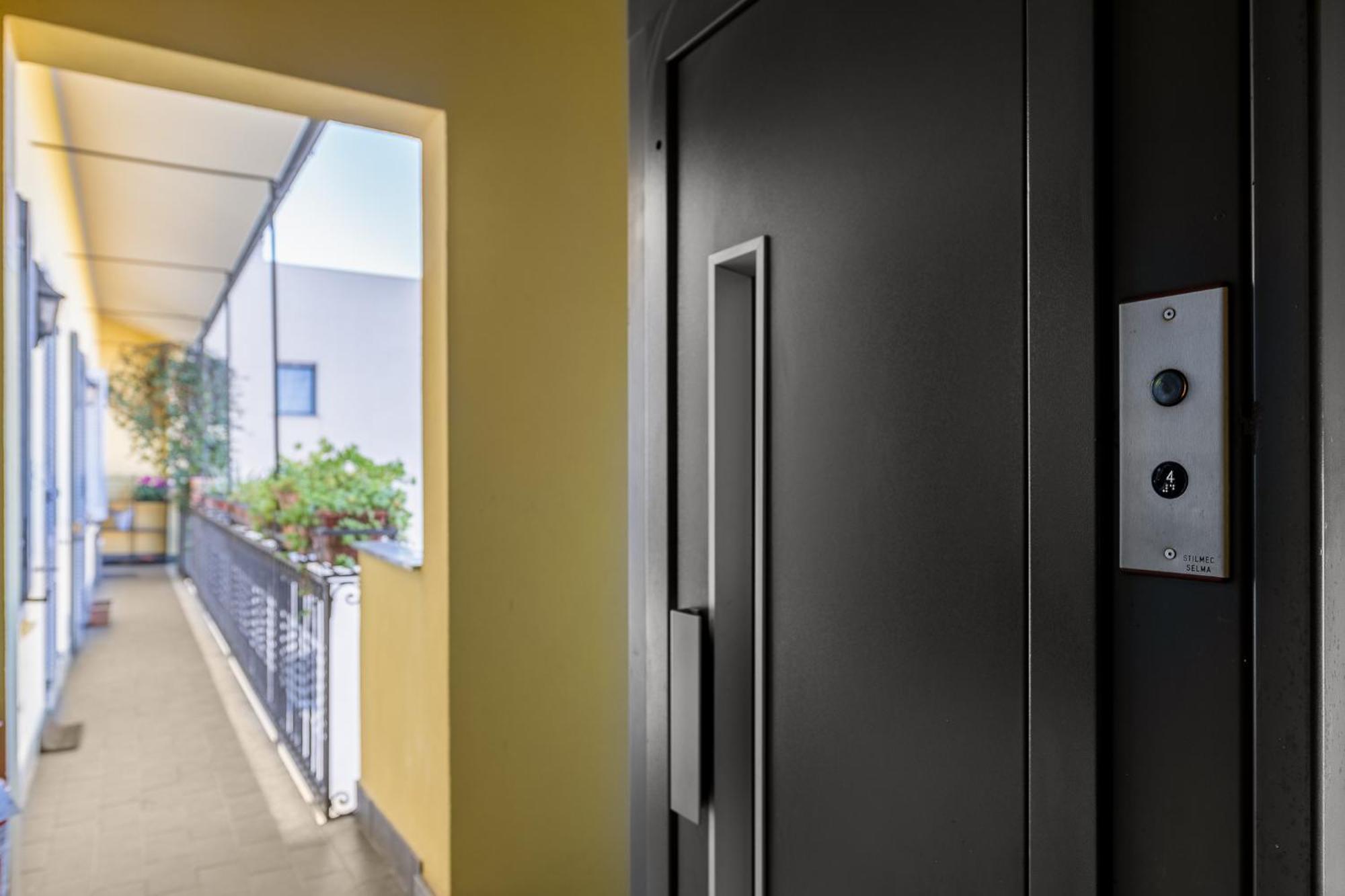 Apartamento Bright Loft - Free Private Parking Milán Exterior foto